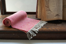 画像をギャラリービューアに読み込む, 佐藤かれん あや織りのマフラー 1