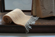 画像をギャラリービューアに読み込む, 佐藤かれん あや織りのマフラー 5