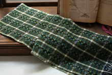 画像をギャラリービューアに読み込む, 佐藤かれん レース織りのマフラー(グリーン)