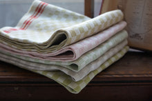 画像をギャラリービューアに読み込む, 佐藤かれん ドレル織りのバスタオル(ピンク)