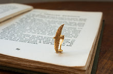 画像をギャラリービューアに読み込む, 滑空鳥のイヤークリップ(18金コーティング)