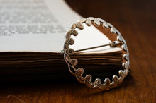 画像をギャラリービューアに読み込む, 月の軌道のブローチ ー月の道しるべ ー