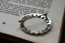 画像をギャラリービューアに読み込む, 月の軌道のブローチ ー月の道しるべ ー