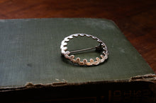 画像をギャラリービューアに読み込む, 月の軌道のブローチ ー月の道しるべ ー