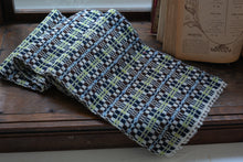 画像をギャラリービューアに読み込む, 佐藤かれん　モンカベルテ織りマフラー　３
