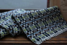 画像をギャラリービューアに読み込む, 佐藤かれん　モンカベルテ織りマフラー　３
