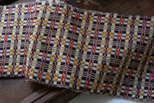 画像をギャラリービューアに読み込む, 佐藤かれん　モンカベルテ織りマフラー　４
