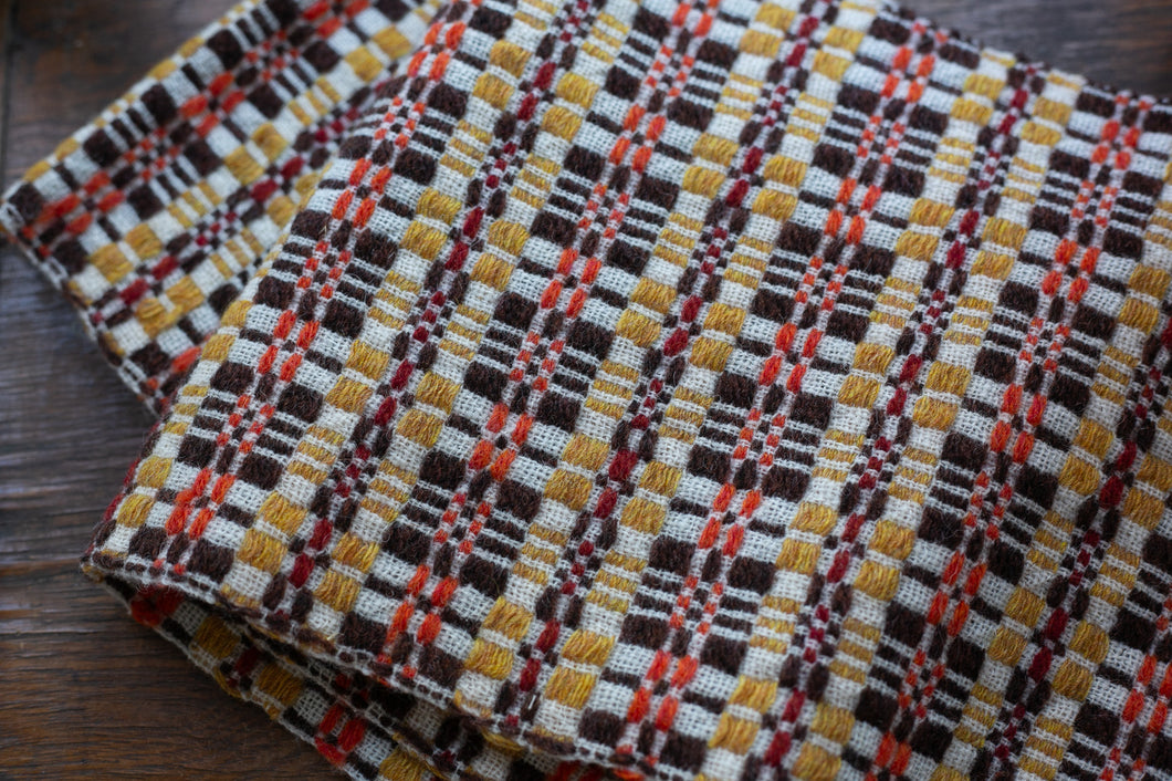 佐藤かれん　モンカベルテ織りマフラー　４