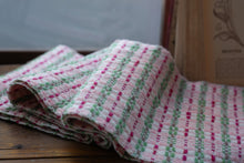 画像をギャラリービューアに読み込む, 佐藤かれん　モンカベルテ織りマフラー　７
