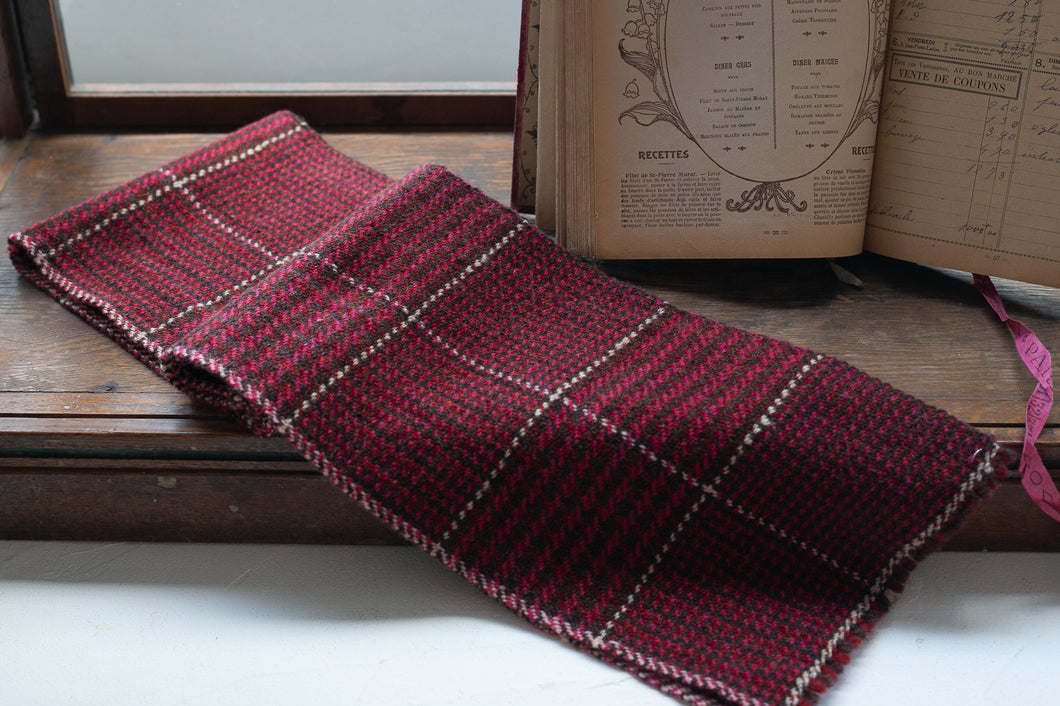 佐藤かれん　千鳥格子のラムウールマフラー　３