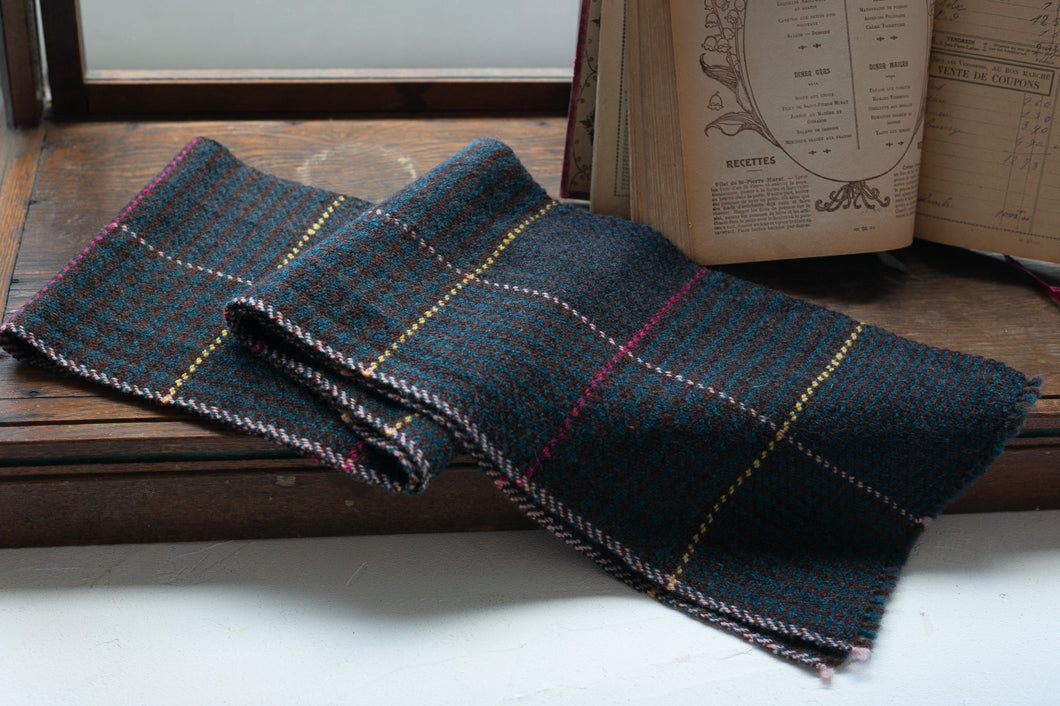 佐藤かれん　千鳥格子のラムウールマフラー　５