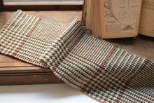 画像をギャラリービューアに読み込む, 佐藤かれん　千鳥格子のラムウールマフラー　６
