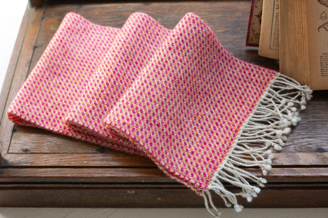 佐藤かれん　あや織りのマフラー　１