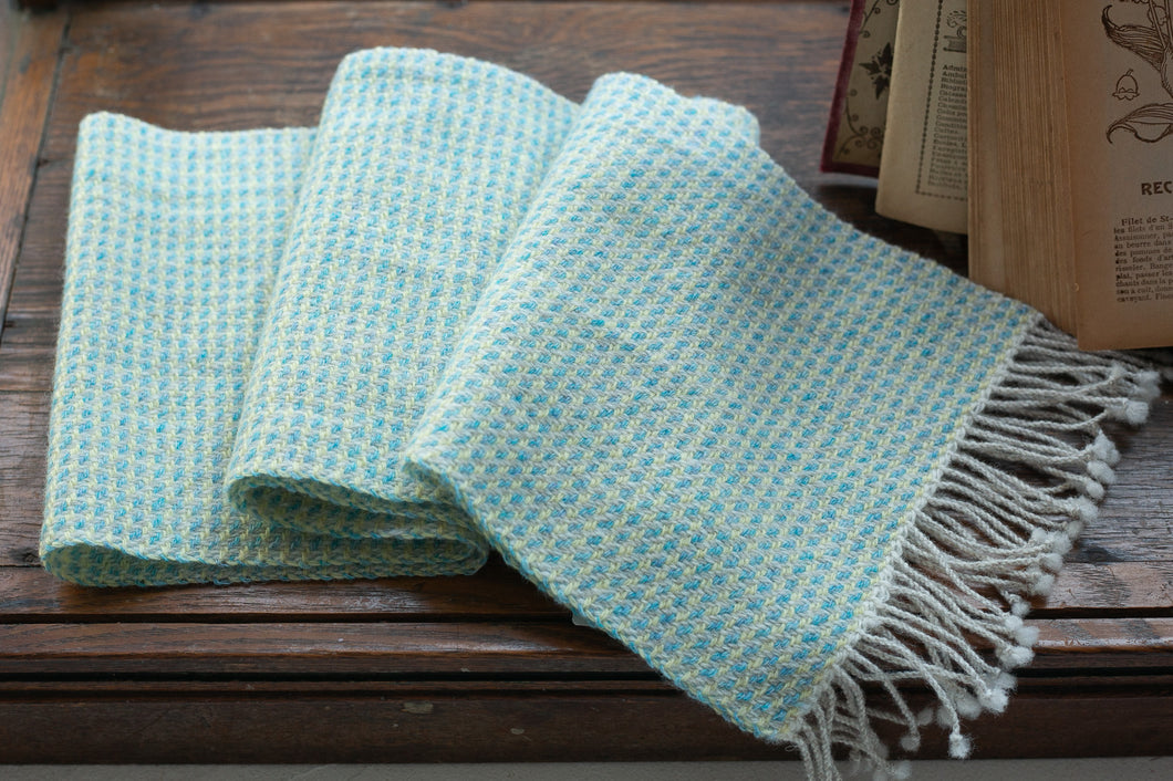 佐藤かれん　あや織りのマフラー　３