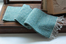 画像をギャラリービューアに読み込む, 佐藤かれん　あや織りのマフラー　４
