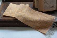 画像をギャラリービューアに読み込む, 佐藤かれん　あや織りのマフラー　５
