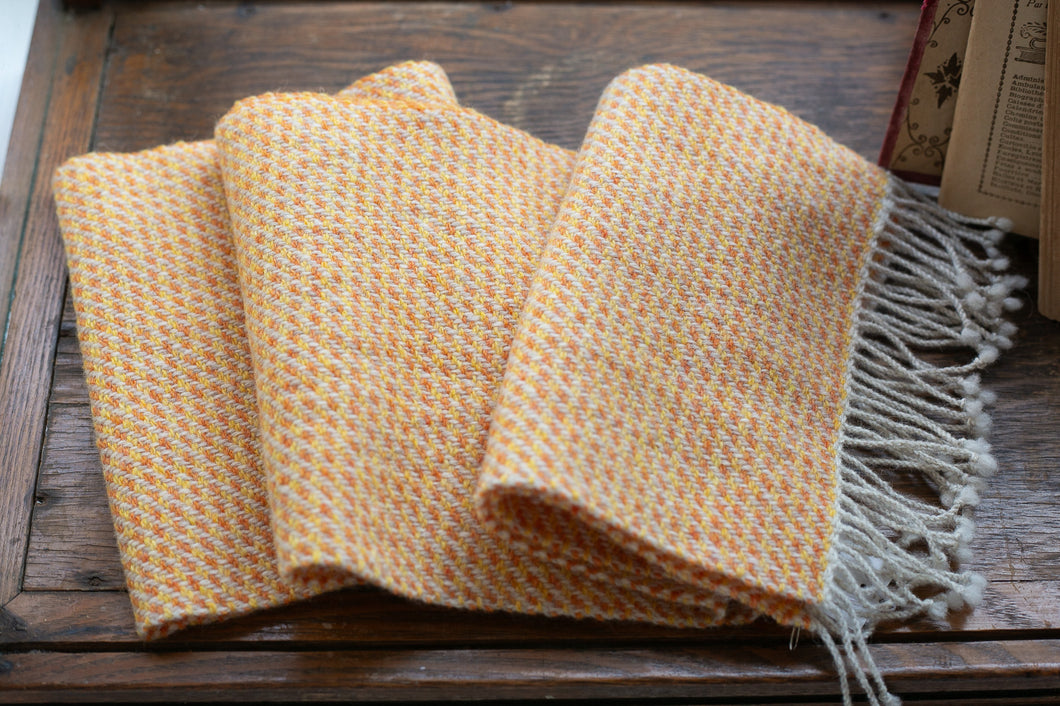 佐藤かれん　あや織りのマフラー　５