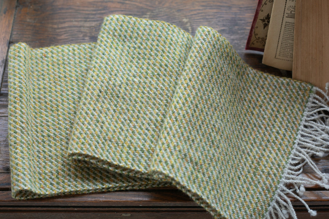 佐藤かれん　あや織りのマフラー　６