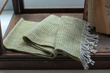 画像をギャラリービューアに読み込む, 佐藤かれん　あや織りのマフラー　６
