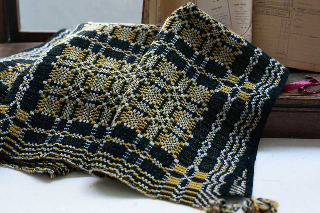 佐藤かれん　ダーラドレル織りのひざ掛け