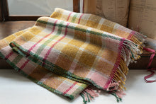 画像をギャラリービューアに読み込む, 佐藤かれん　ラムウールのひざ掛け（ピンク）
