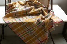 画像をギャラリービューアに読み込む, 佐藤かれん　ラムウールのひざ掛け（ピンク）
