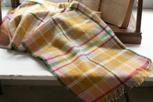 画像をギャラリービューアに読み込む, 佐藤かれん　ラムウールのひざ掛け（ピンク）
