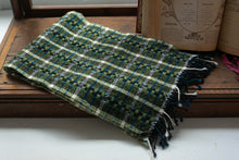 画像をギャラリービューアに読み込む, 佐藤かれん　レース織りのマフラー（グリーン）
