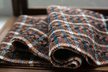 画像をギャラリービューアに読み込む, 佐藤かれん　レース織りのマフラー（ブラウン）
