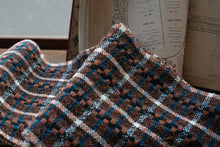 画像をギャラリービューアに読み込む, 佐藤かれん　レース織りのマフラー（ブラウン）
