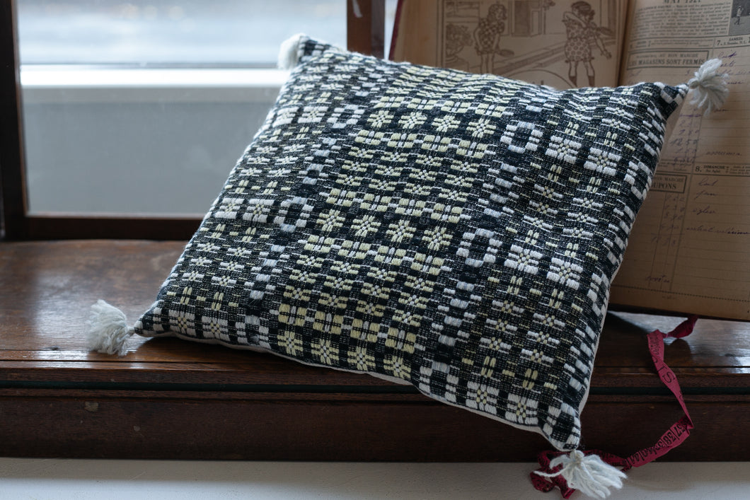 佐藤かれん　ダーラドレル織りのクッション　（イエロー）