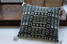 画像をギャラリービューアに読み込む, 佐藤かれん　ダーラドレル織りのクッション　（イエロー）
